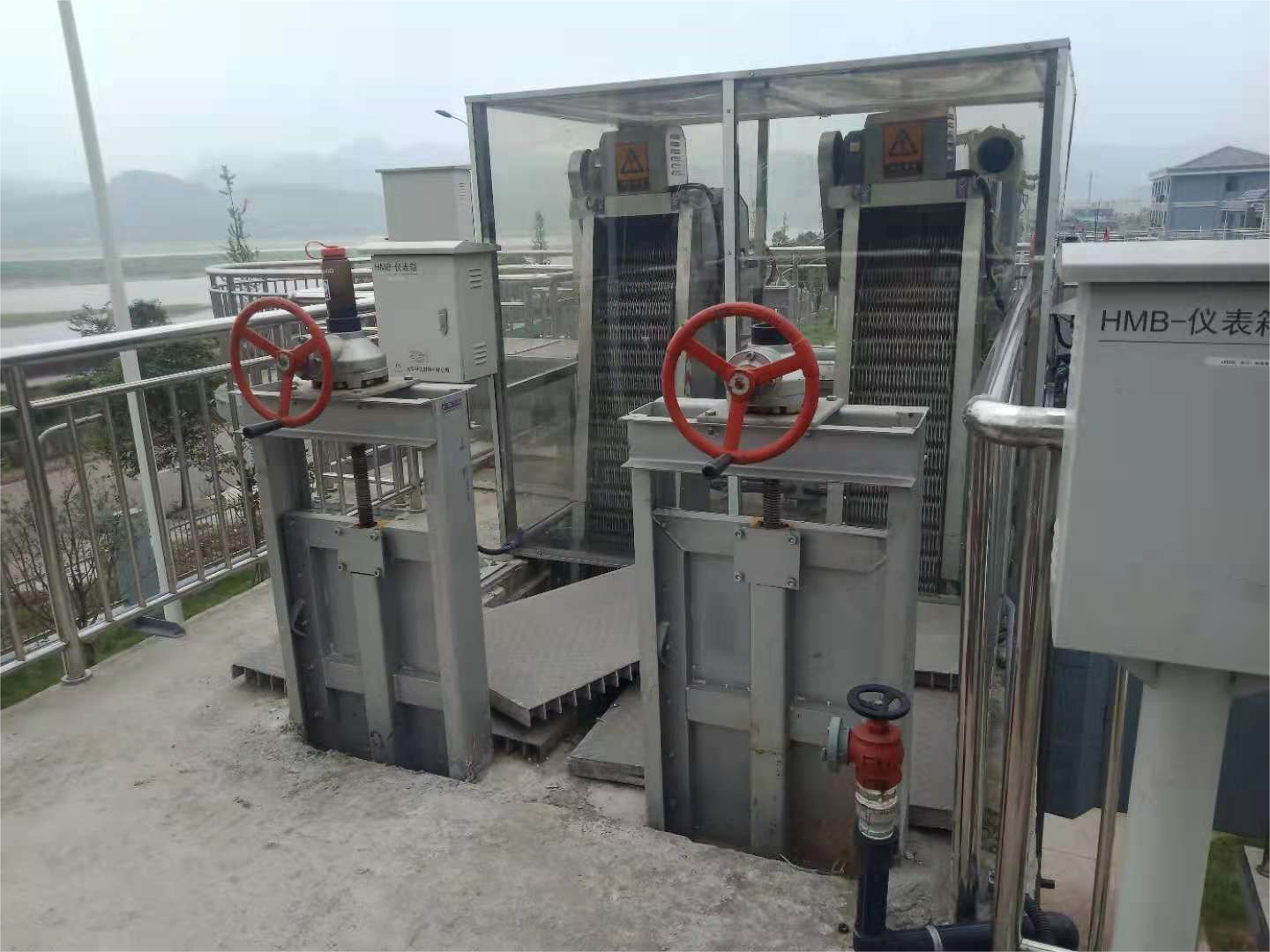 ?山東地衛(wèi)環(huán)?？萍加邢薰敬蛟旄咝Щ剞D(zhuǎn)式格柵除污機(jī)